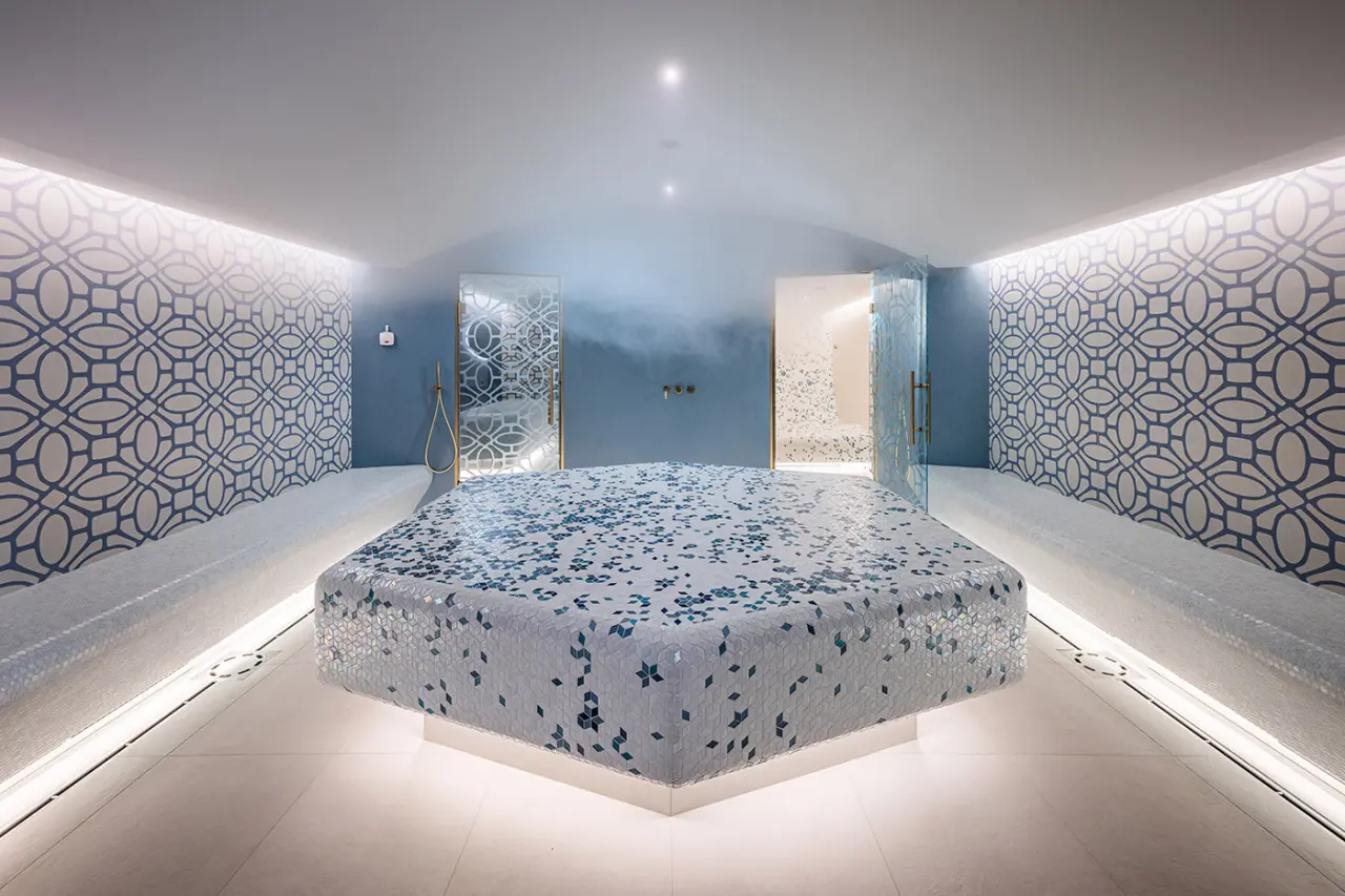 Villa Serbelloni Luce del Lago SPA in Bellagio – Modernes Dampfbad mit Mosaikdesign | Wellnesshotel Comer See
