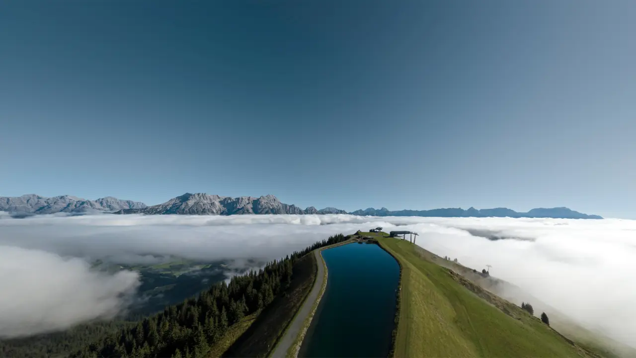 Wellnesshotel Krallerhof in Leogang – Bergpanorama mit Speichersee und Wolkenmeer | Wellnesshotel Salzburger Land