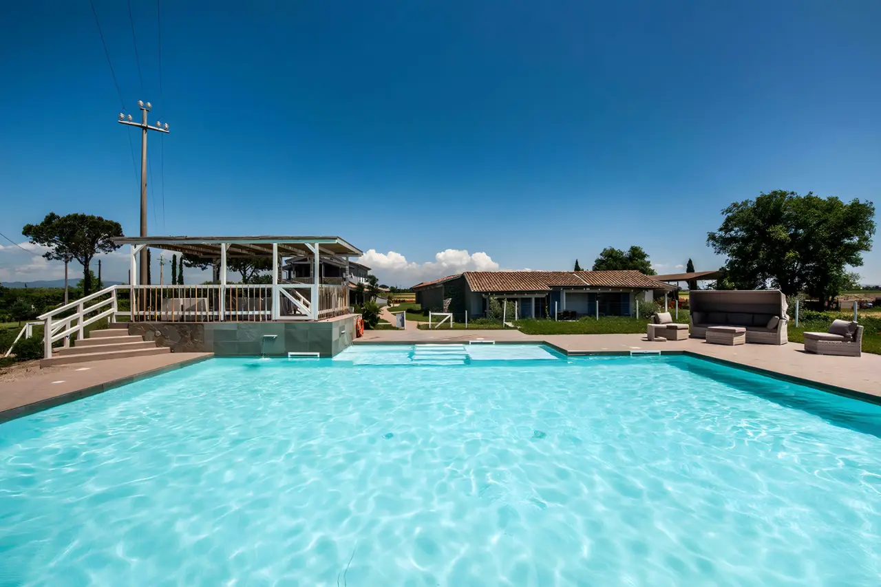 Refugium Toscana Country House in Grosseto – Großer Außenpool mit Liegebereich | Wellnesshotel Toskana