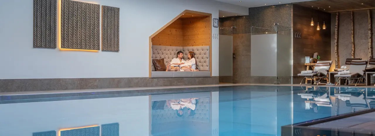 Hotel Post Kaltenbach in Kaltenbach – Gemütlicher Ruhebereich am Hallenbad | Wellnesshotel Zillertal