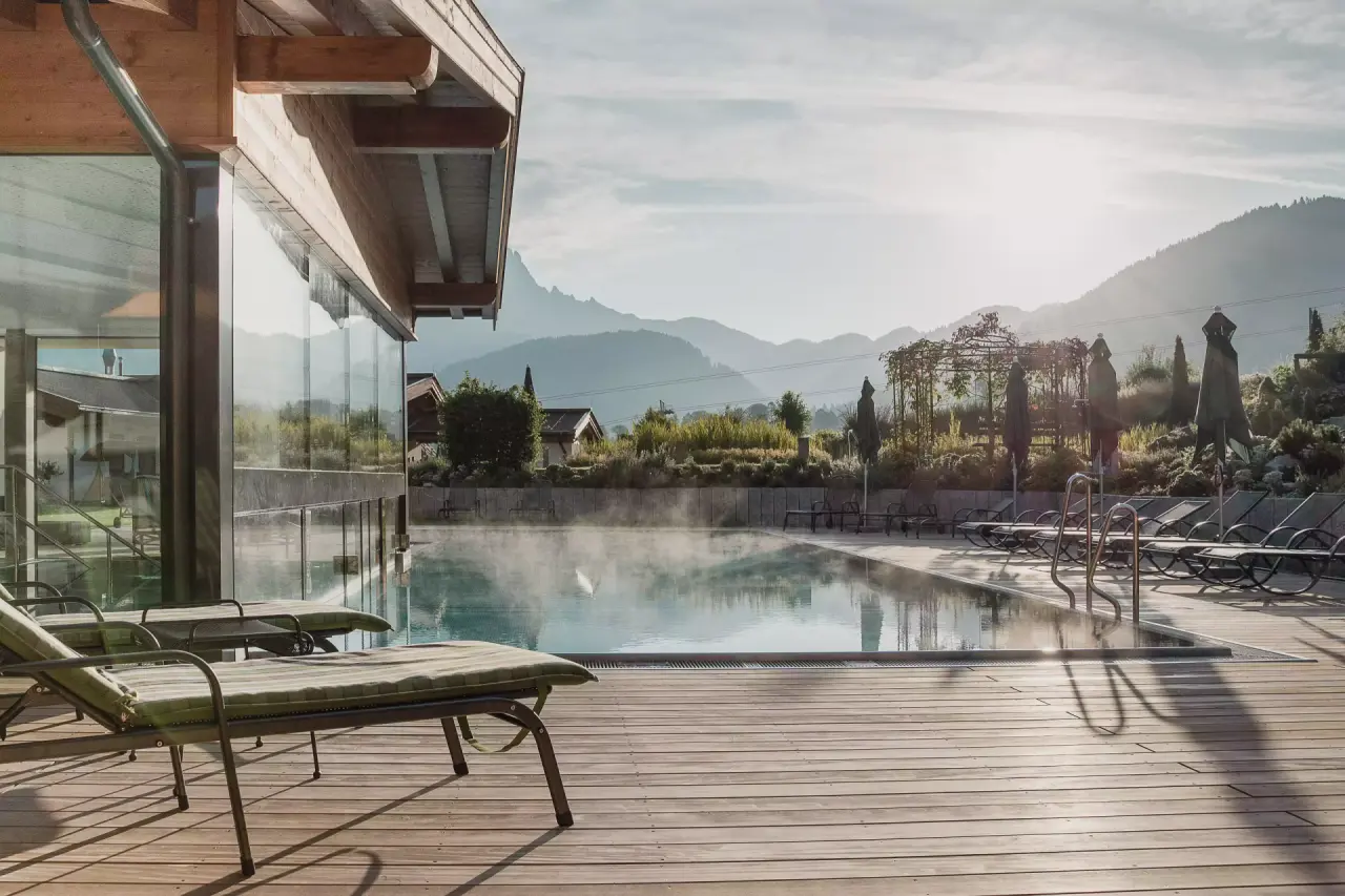 Wellness & Familienhotel Kitzspitz in St. Jakob in Haus – Beheizter Außenpool mit Bergblick | Wellnesshotel Tirol