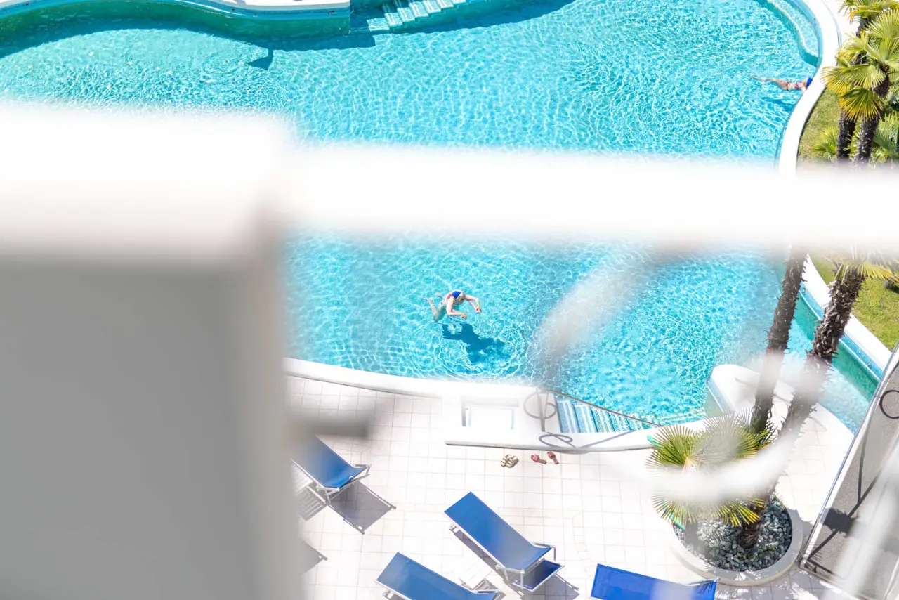 Hotel La Residence & Idrokinesis in Abano Terme – Außenpool mit Thermalwasser und Liegebereich | Wellnesshotel Venetien