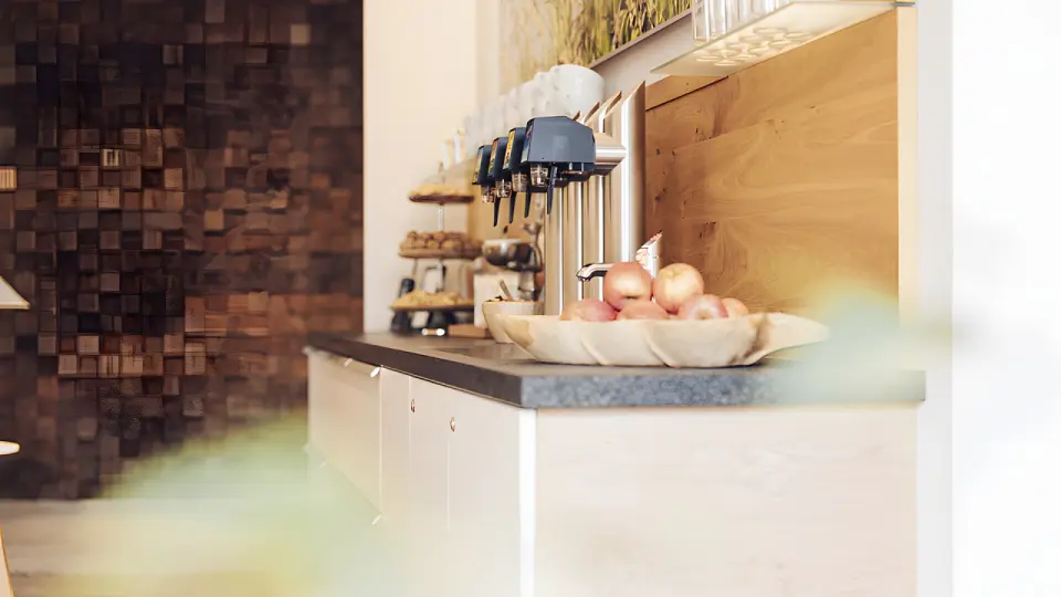 Hotel St. Florian in Frauenau – Gesunde Snacks und Getränke am Buffet | Wellnesshotel Bayerischer Wald