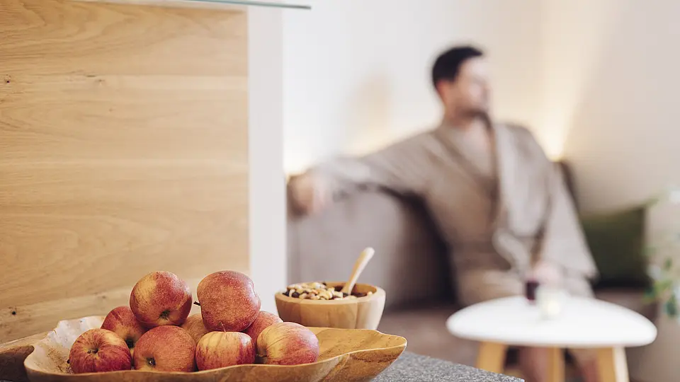 Hotel St. Florian in Frauenau – Frisches Obst und Nüsse in der Spa-Lounge | Wellnesshotel Bayerischer Wald