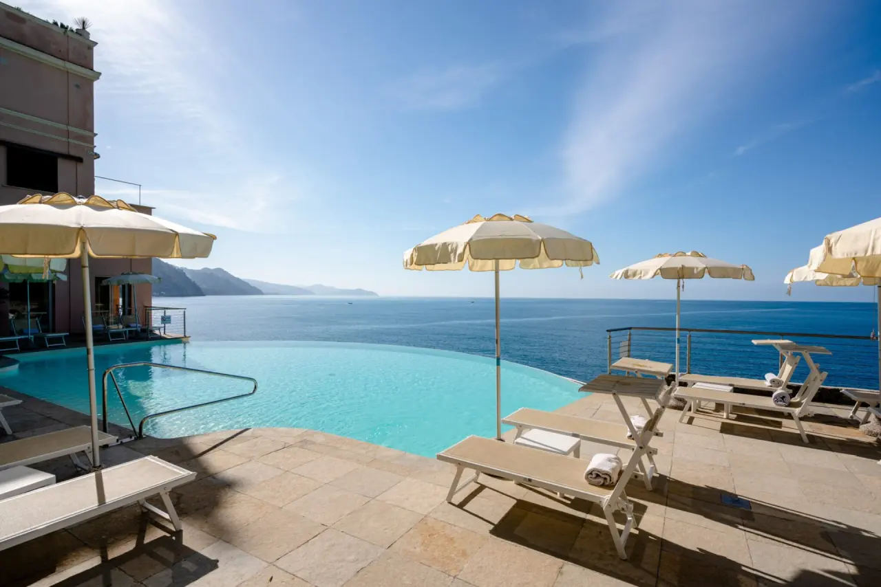 Excelsior Palace Hotel in Rapallo – Infinity-Pool mit Meerblick und Sonnenliegen | Wellnesshotel Ligurien