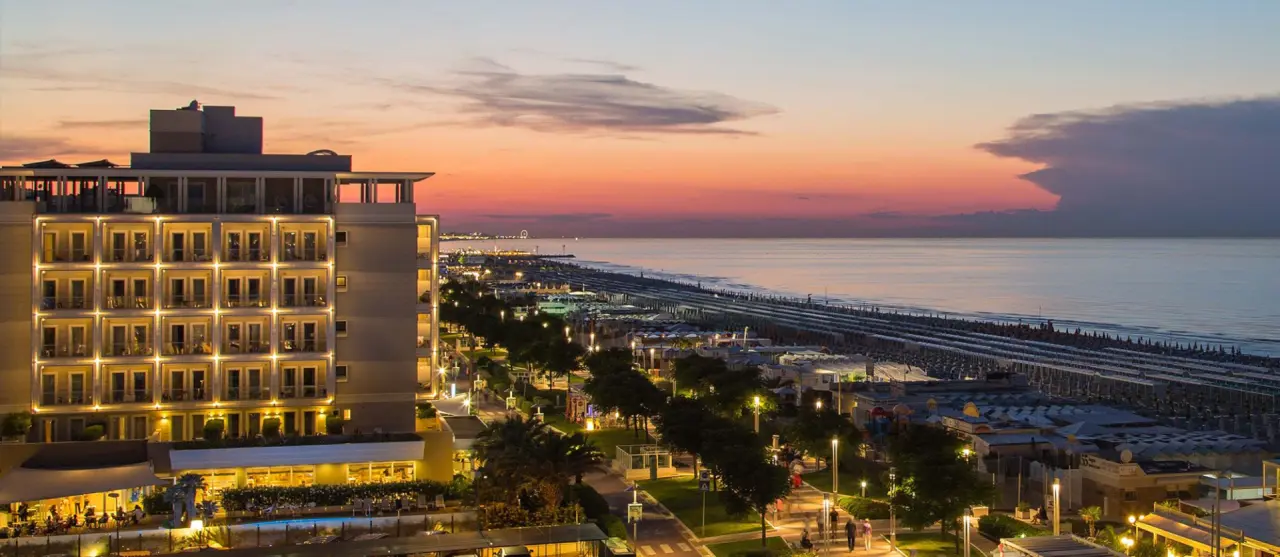 Ambasciatori Spa & Resort in Riccione – Hotel bei Sonnenuntergang mit Meerblick | Wellnesshotel Adria