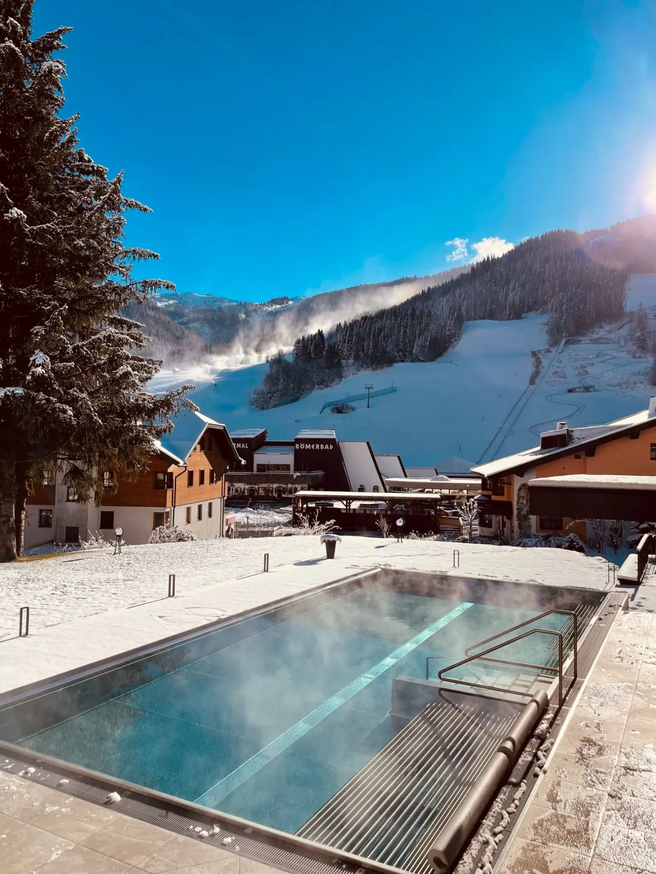 Evident Hotel Prägant in Bad Kleinkirchheim – Beheizter Außenpool im Schnee mit Bergpanorama | Wellnesshotel Kärnten