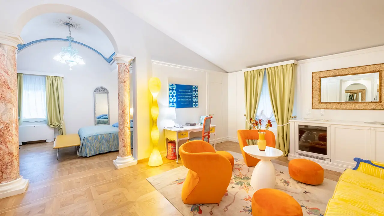 Byblos Art Hotel Villa Amistà in Corrubbio – Geräumige Suite mit modernem Design und Kunst | Wellnesshotel Veneto
