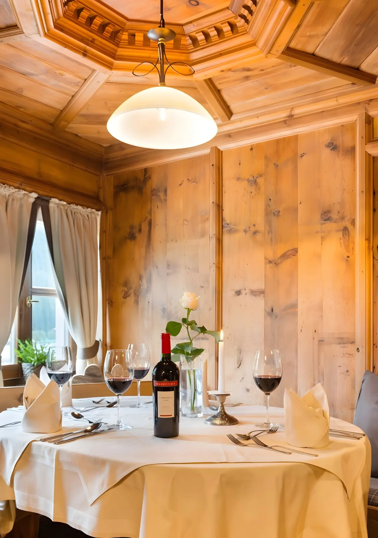 Sporthotel Cristall in Fulpmes – Gemütlich gedeckter Tisch im Restaurant | Wellnesshotel Stubaital