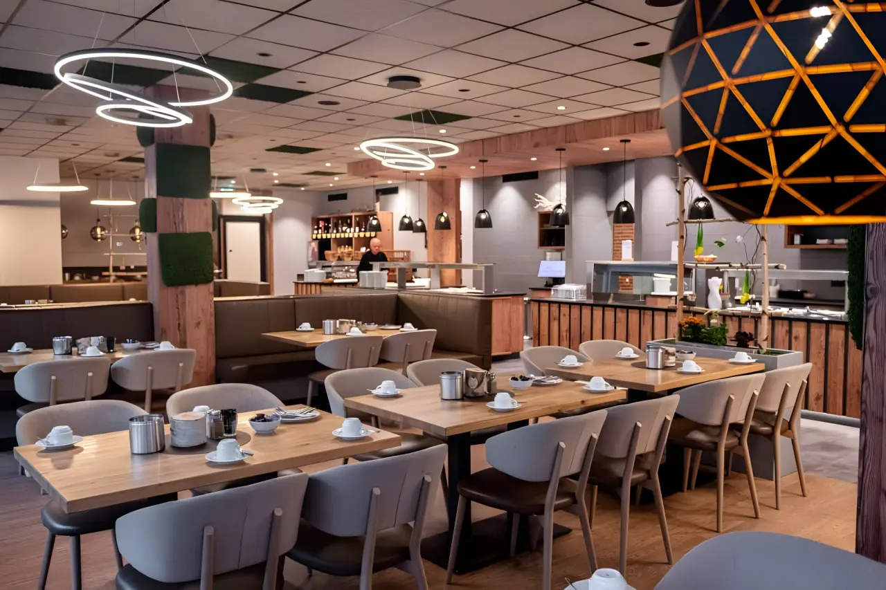 Hotel Panoramic in Bad Lauterberg – Modernes Restaurant mit Buffetbereich | Wellnesshotel Harz