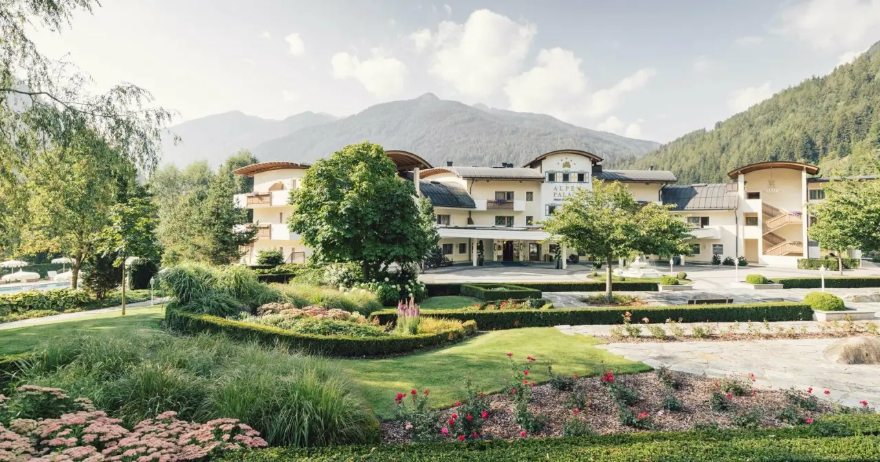 ALPENPALACE Luxury Hideaway & Spa Retreat