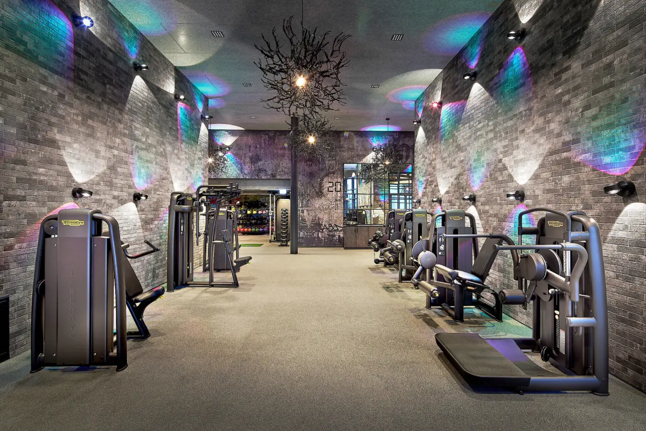 5-Sterne Wellness- & Sporthotel Jagdhof in Röhrnbach – Moderner Fitnessbereich mit Geräten | Wellnesshotel Bayerischer Wald