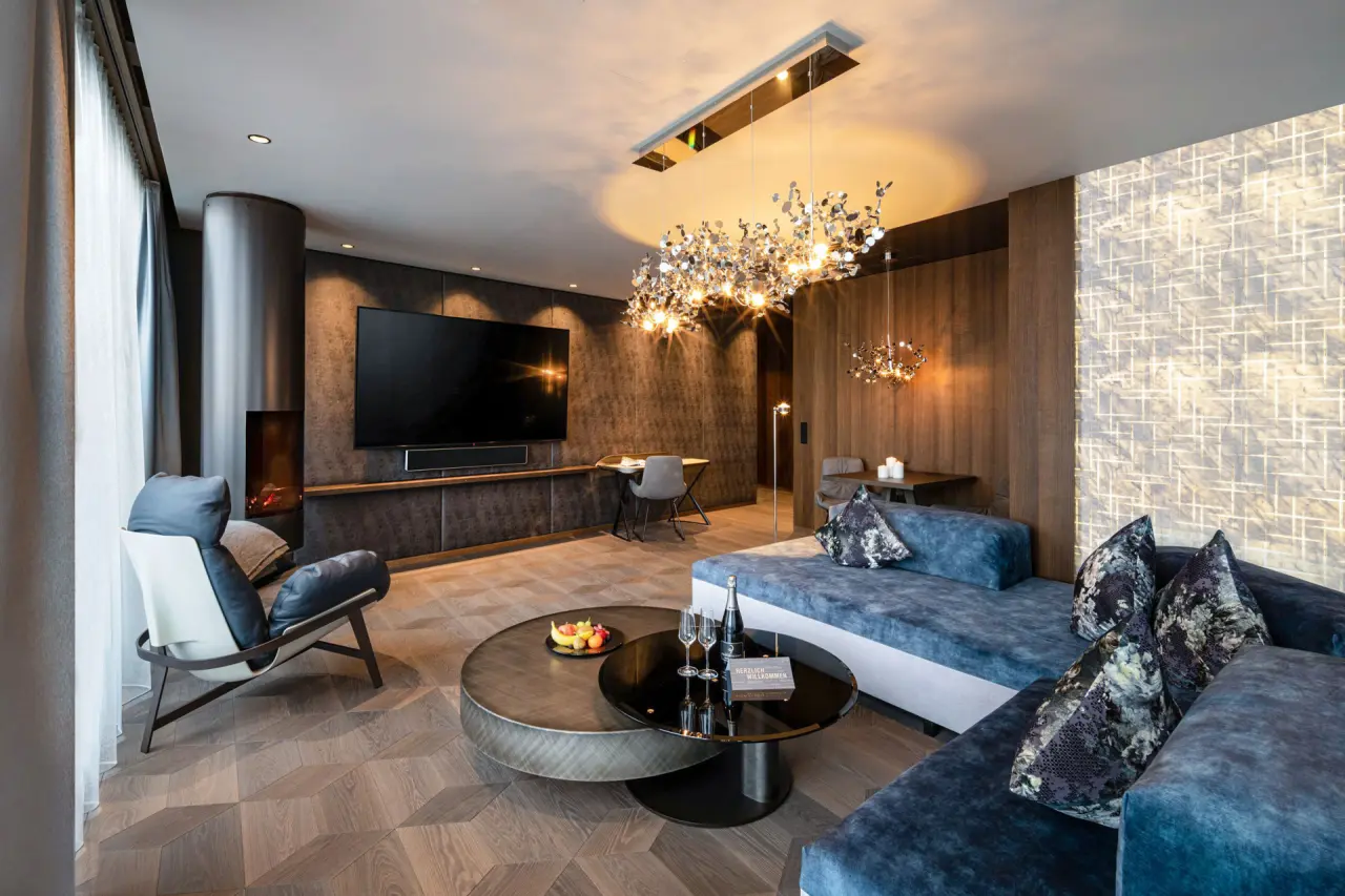 5-Sterne Wellness- & Sporthotel Jagdhof in Röhrnbach – Luxuriöse Suite mit Wohnbereich | Wellnesshotel Bayerischer Wald
