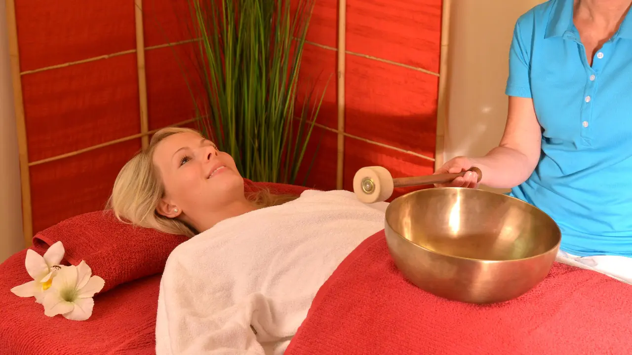 Parkhotel Zum Stern in Oberaula – Klangschalenmassage im Wellnessbereich | Wellnesshotel Hessen