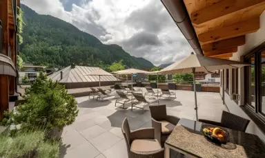 Hotel Tyrolerhof in Sölden – Sonnenterrasse mit Bergblick und Liegemöglichkeiten | Wellnesshotel Tirol