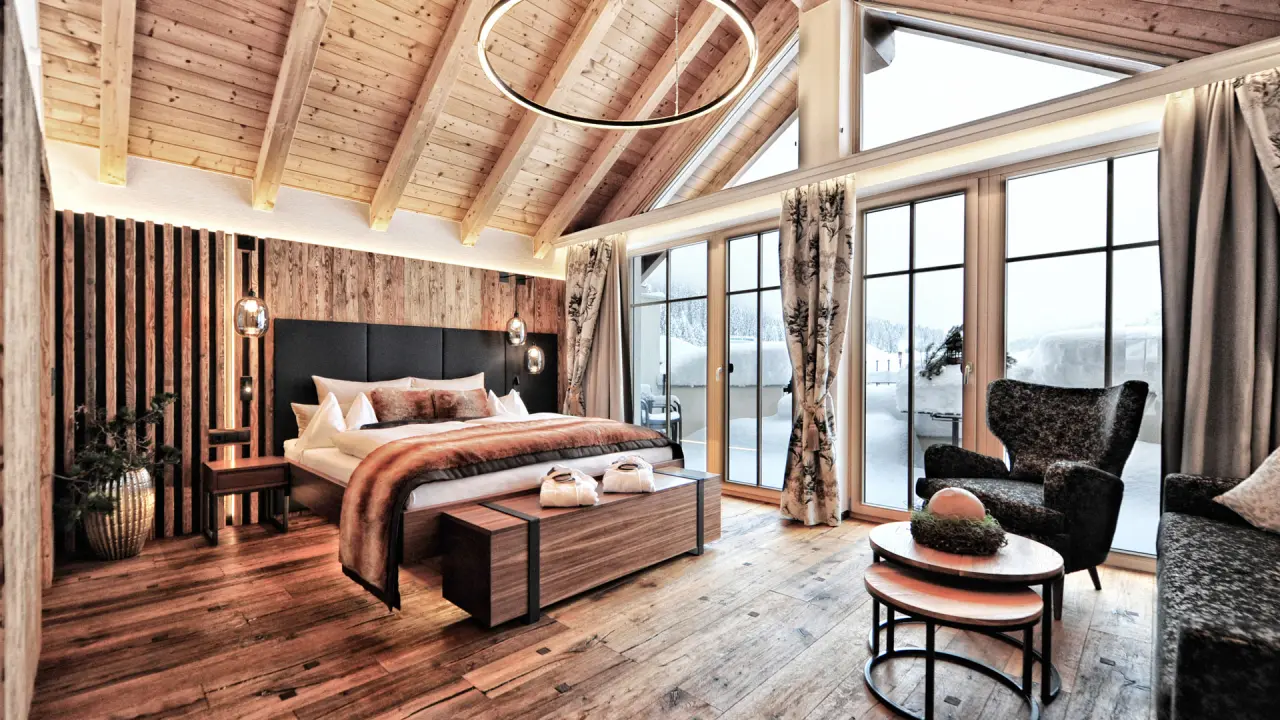 Hotel Salnerhof in Ischgl – Modernes Doppelzimmer im alpinen Stil mit Holzelementen | Wellnesshotel Tirol