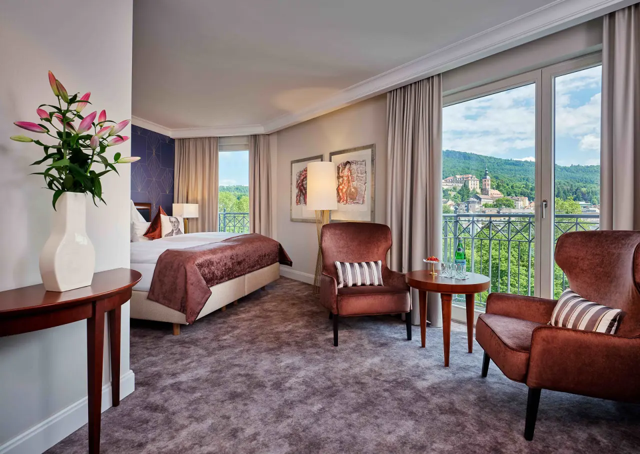 Maison Messmer in Baden-Baden – Elegantes Hotelzimmer mit Balkon und Ausblick | Wellnesshotel Schwarzwald