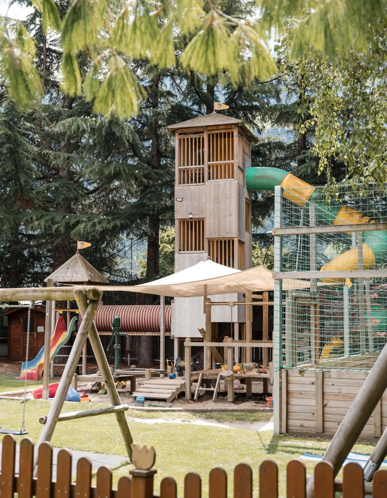 TYROL family retreat in Naturns – Großer Abenteuerspielplatz im Grünen für Kinder | Wellnesshotel Südtirol