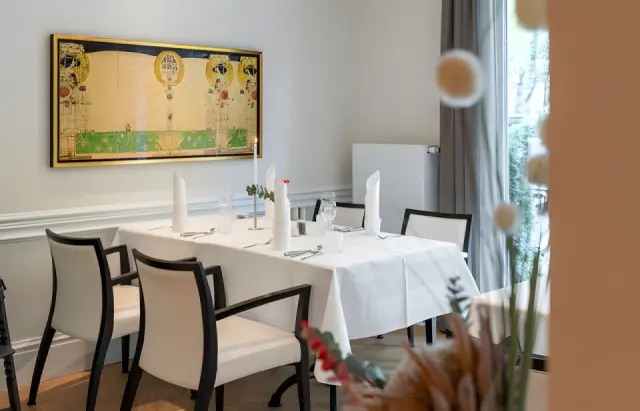 Ringhotel Strandblick in Kühlungsborn – Elegant gedeckter Tisch im Hotelrestaurant | Wellnesshotel Ostsee