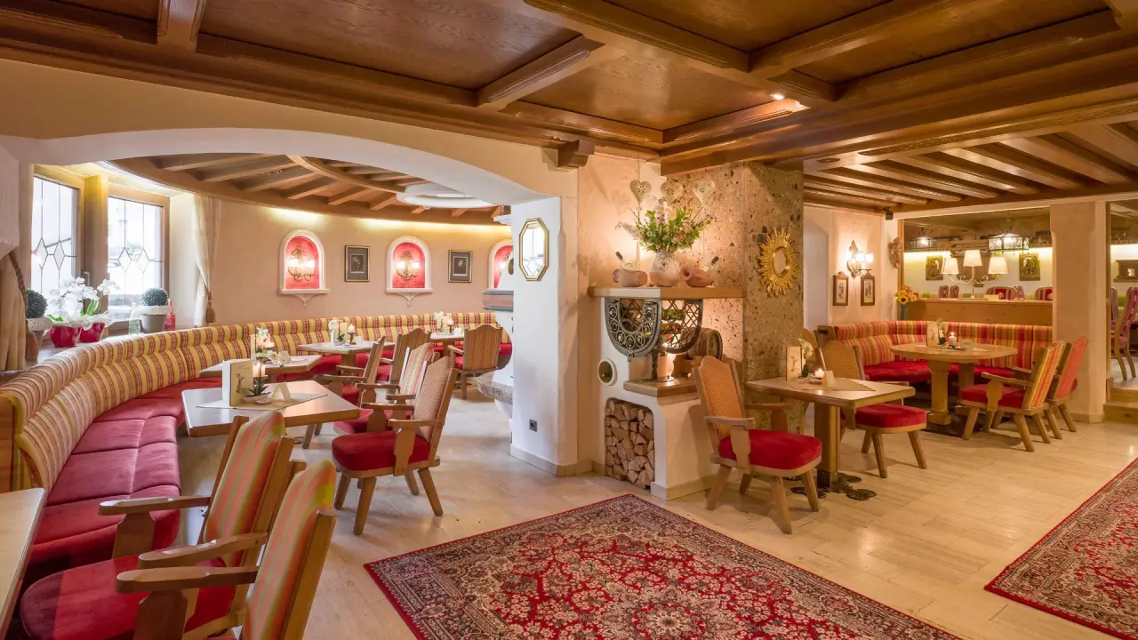Landhotel Zenzerwirt in Hippach – Gemütliches Restaurant im traditionellen Stil | Wellnesshotel Zillertal