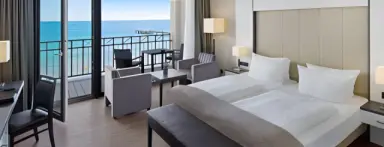 Bayside Hotel in Scharbeutz – Komfortables Hotelzimmer mit Balkon und Meerblick | Wellnesshotel Ostsee