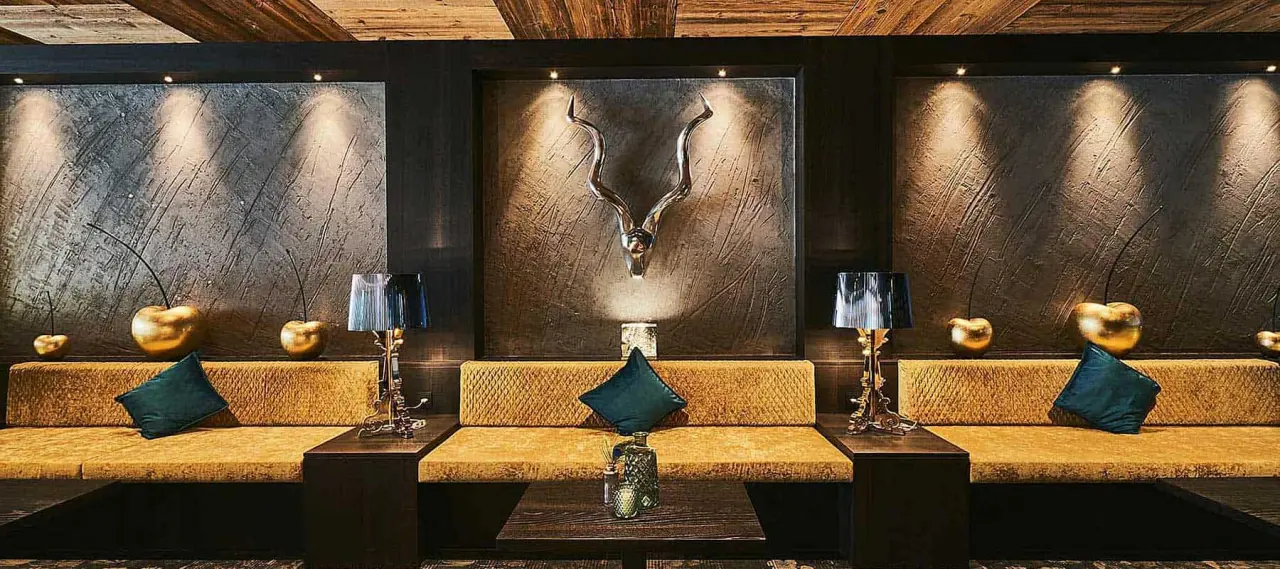Wellness Hotel Zum Bräu in Kollnburg – Moderne Lounge mit stilvoller Einrichtung | Wellnesshotel Bayerischer Wald