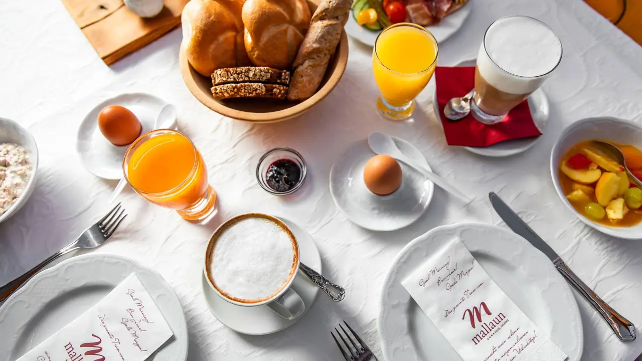 Hotel Mallaun in See/Paznaun – Reichhaltiges Frühstück mit Kaffee, Saft und Gebäck | Wellnesshotel Paznaun