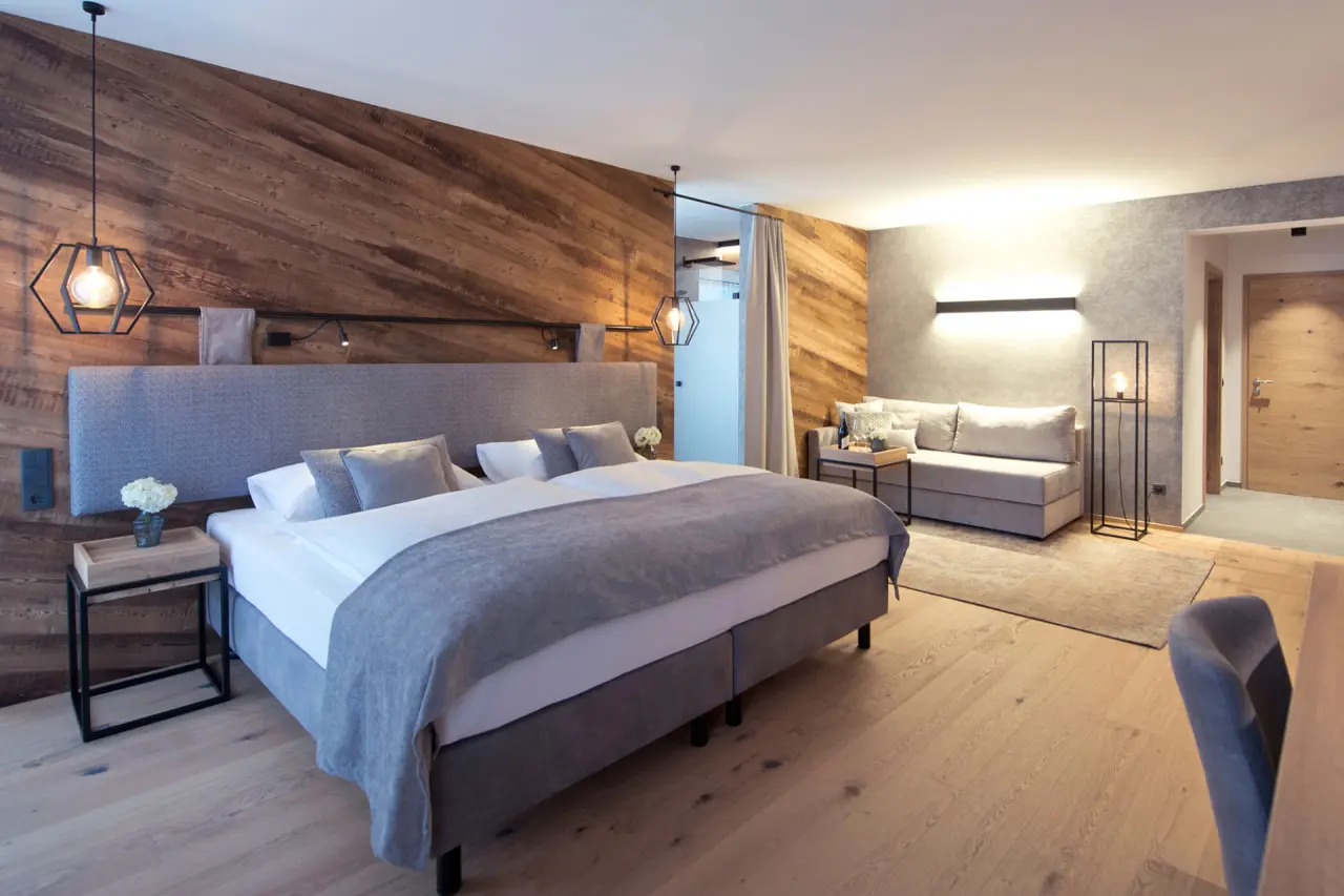 Hotel Edelweiss in Hinterglemm – Geräumiges Doppelzimmer mit Sofa und modernem Design | Wellnesshotel Salzburger Land