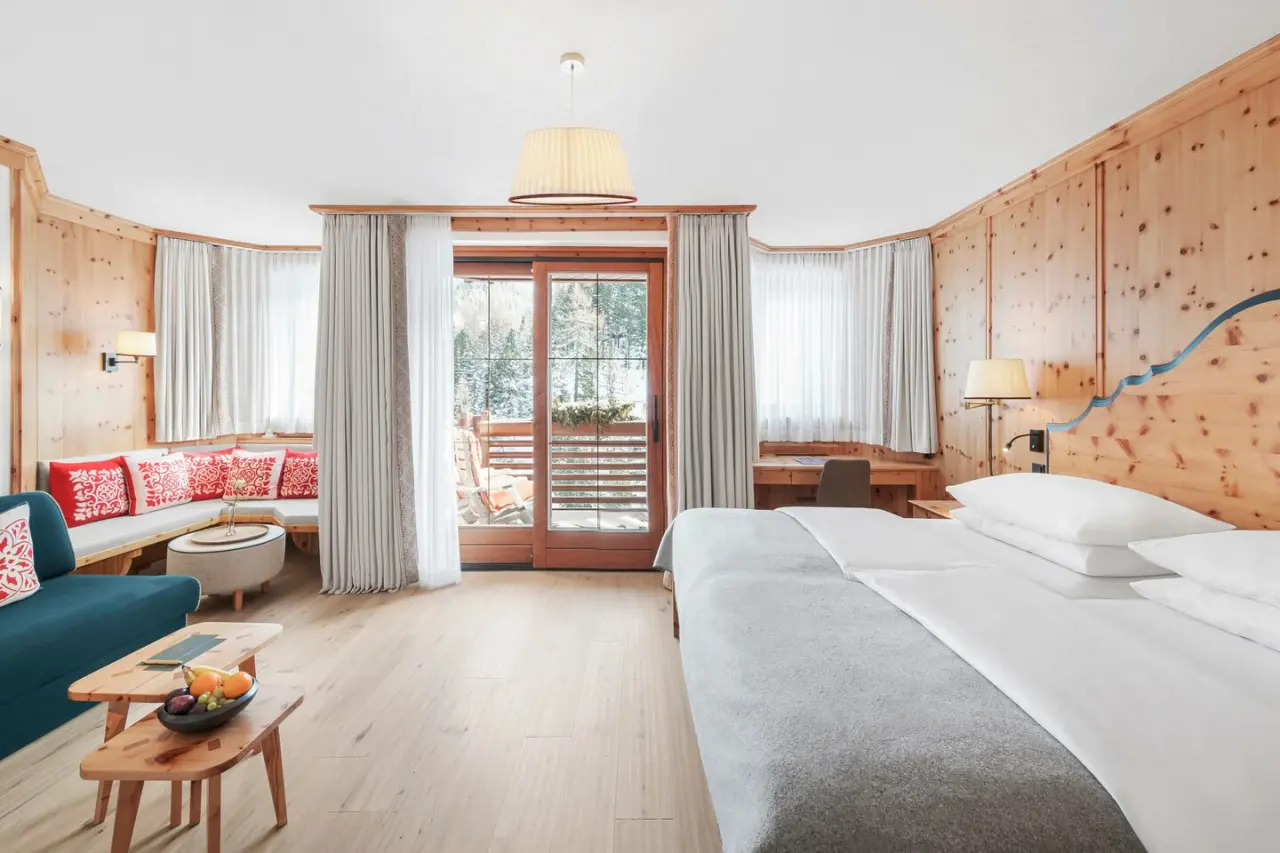 Hotel Hochschober in Turracher Höhe – Komfortables Hotelzimmer mit Balkon und Bergblick | Wellnesshotel Kärnten
