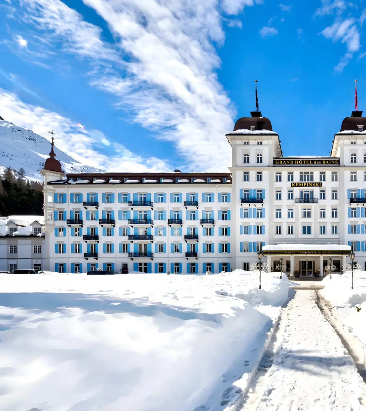 Grand Hotel Des Bains Kempinski St. Moritz in St. Moritz – Majestätische Winteransicht des Hotels | Wellnesshotel Engadin