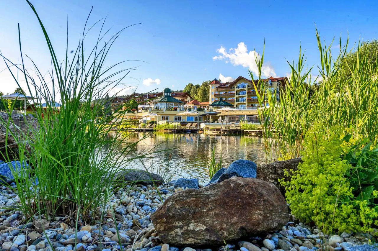 Wellness & SPA Resort Mooshof in Bodenmais – Hotelanlage am Naturteich | Wellnesshotel Bayerischer Wald