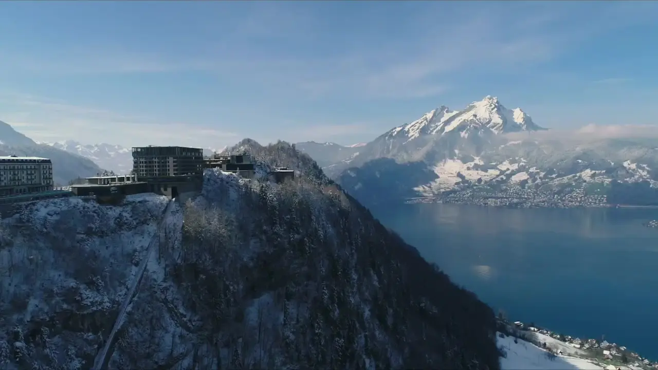Bürgenstock Resort Lake Lucerne in Obbürgen – Winterpanorama des Resorts mit See und Bergen | Wellnesshotel Zentralschweiz