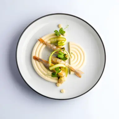 Bürgenstock Resort Lake Lucerne in Obbürgen – Gourmetgericht mit Garnelen und feiner Anrichtung | Wellnesshotel Zentralschweiz