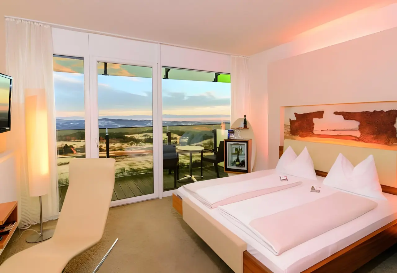 AVIVA****s make friends in St. Stefan-Afiesl – Komfortables Hotelzimmer mit Balkon und Ausblick | Wellnesshotel Oberösterreich