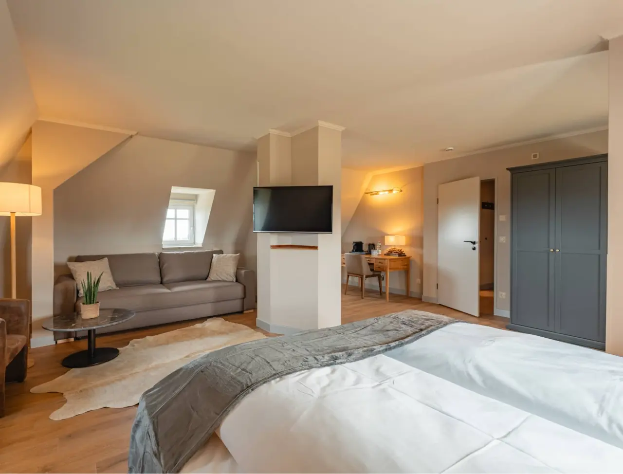 Relaxhotel Sachsenbaude in Oberwiesenthal – Geräumige Suite mit Schlaf- und Wohnbereich | Wellnesshotel Erzgebirge
