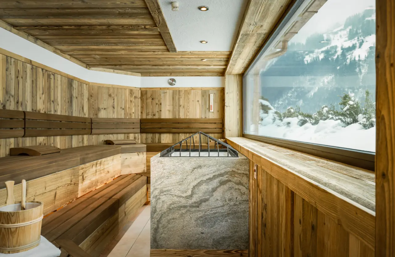 Ferienhotel Sonnenhof in Zell im Zillertal – Panorama-Sauna mit Bergblick | Wellnesshotel Zillertal