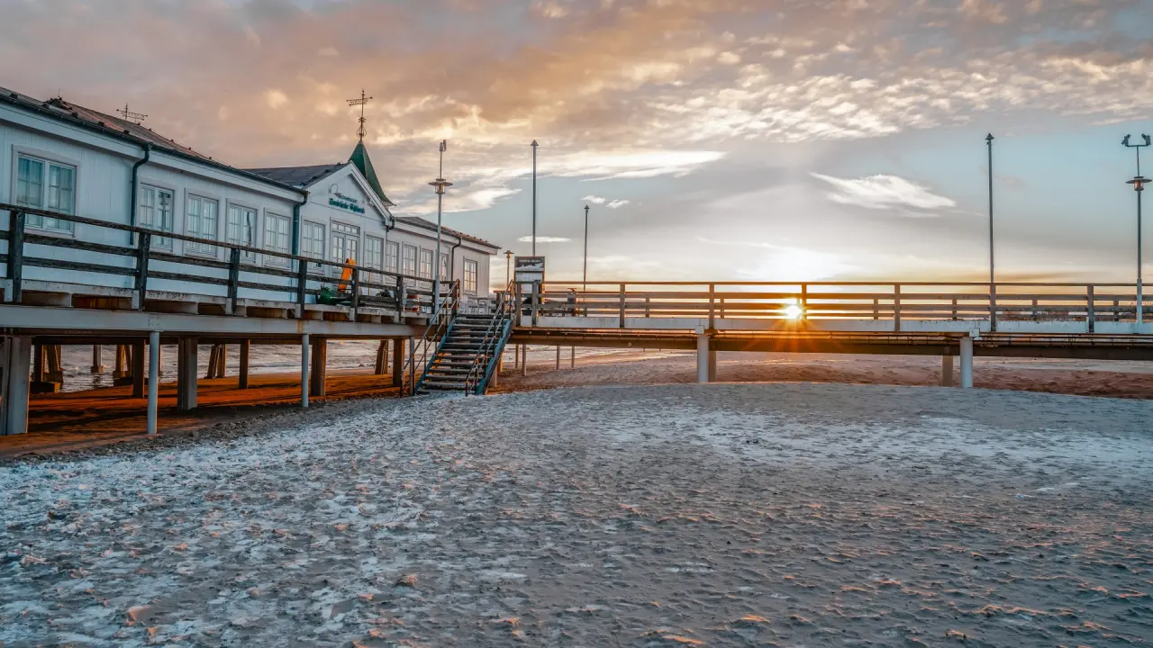 Das Ahlbeck Hotel & Spa in Seebad Ahlbeck – Seebrücke Ahlbeck bei Sonnenuntergang am Strand | Wellnesshotel Usedom