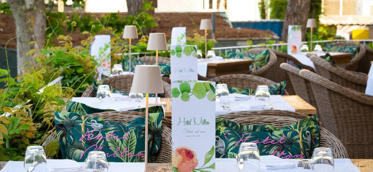 Hotel Milton Rimini in Rimini – Gemütlicher Außenbereich des Restaurants | Wellnesshotel Emilia-Romagna