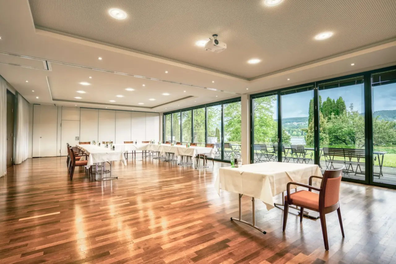Hotel Parks Velden in Velden am Wörthersee – Großer Seminarraum mit Blick auf den Wörthersee | Wellnesshotel Wörthersee