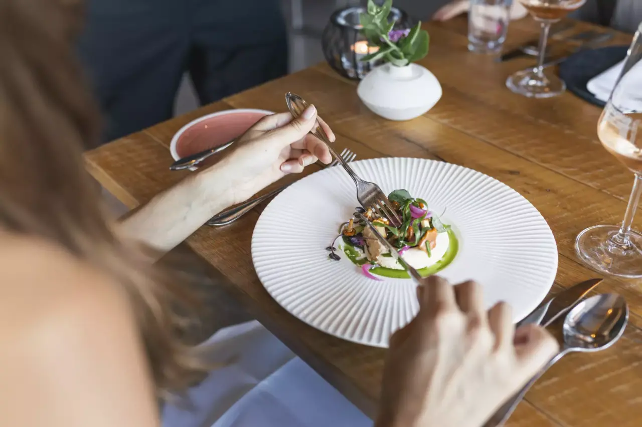 Hotel Erasmus in Trassem – Exquisit angerichtetes Gericht im Hotelrestaurant | Wellnesshotel Saar-Hunsrück