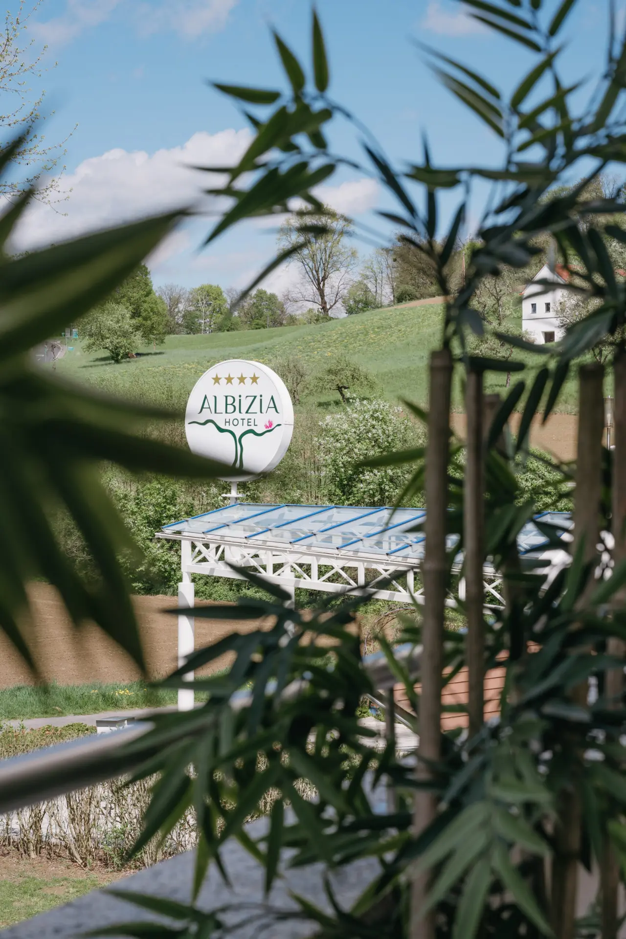 Hotel Schlafgut in Jennersdorf – Hotel-Signet in grüner Landschaft | Wellnesshotel Jennersdorf