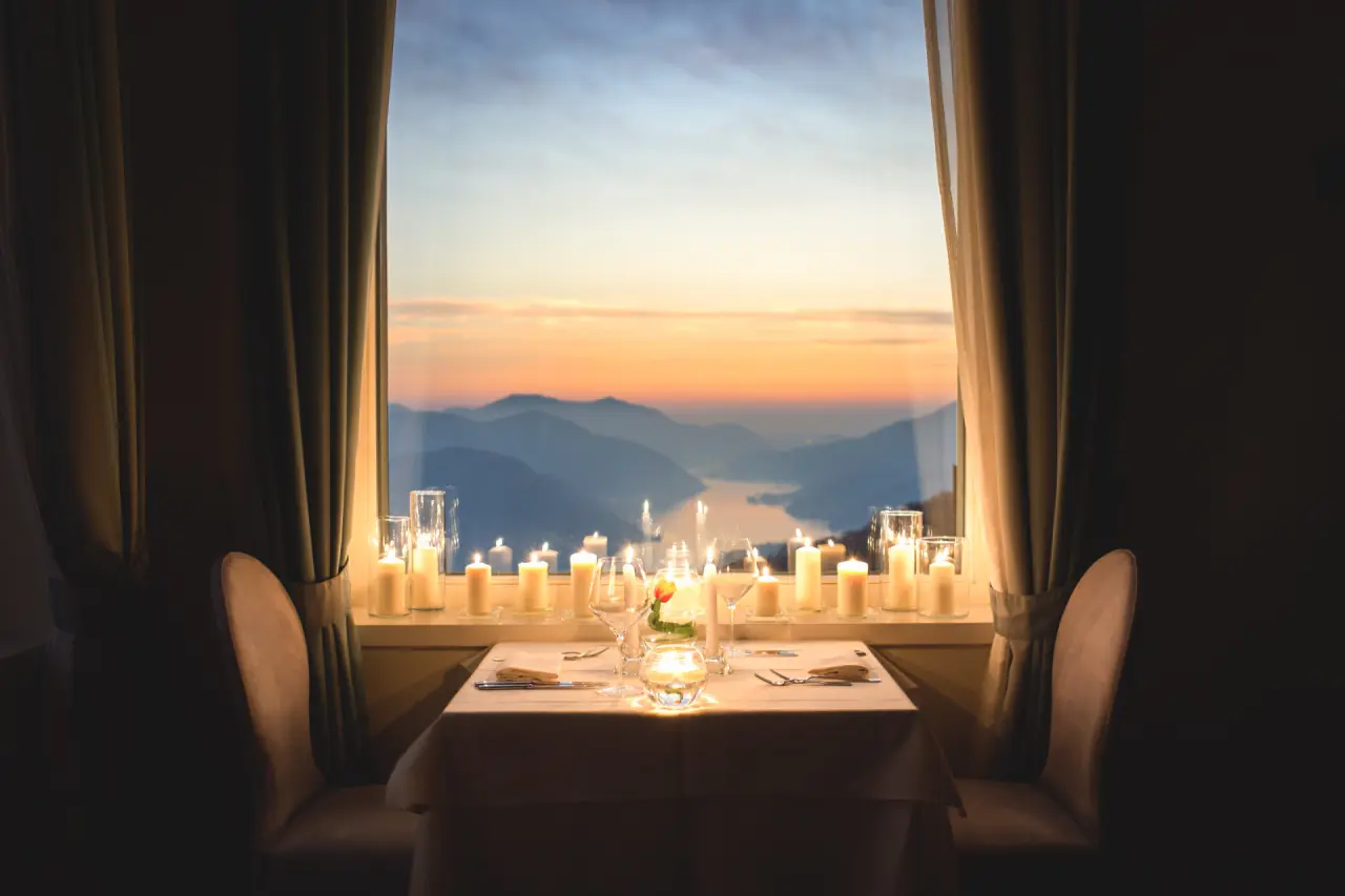 Kurhaus Cademario in Cademario – Romantisches Abendessen mit Kerzenschein und Seepanorama | Wellnesshotel Tessin