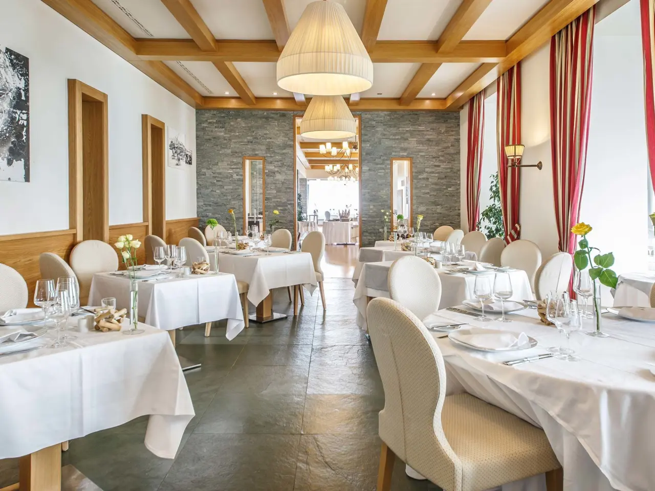 Kurhaus Cademario in Cademario – Elegantes Restaurant mit stilvoller Einrichtung | Wellnesshotel Tessin