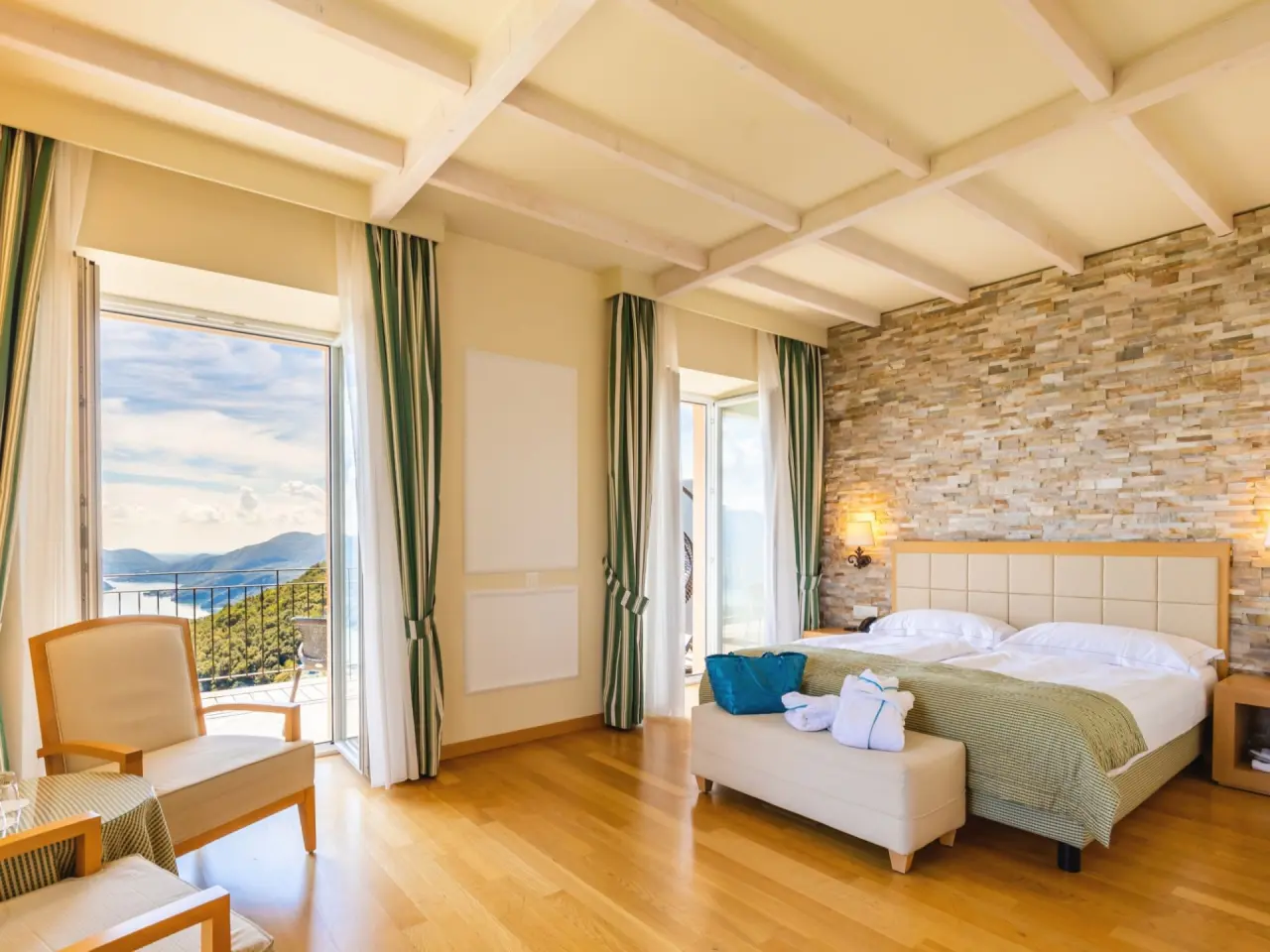 Kurhaus Cademario in Cademario – Komfortables Hotelzimmer mit Balkon und Seeblick | Wellnesshotel Tessin