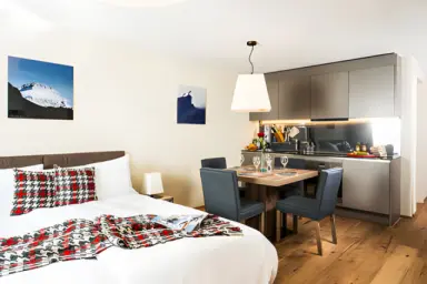 Peaks Place Apartment-Hotel & Spa in Laax – Modernes Apartment mit Schlafbereich und Küche | Wellnesshotel Graubünden
