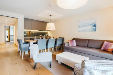 Peaks Place Apartment-Hotel & Spa in Laax – Modernes Apartment mit offener Küche und Wohnbereich | Wellnesshotel Graubünden