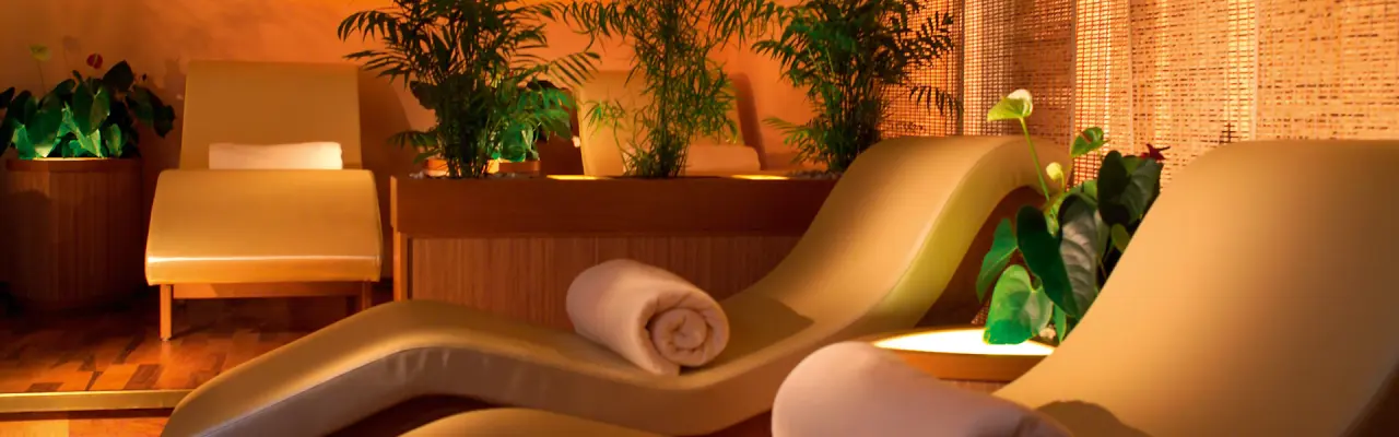 Hotel Meerlust in Ostseeheilbad Zingst – Entspannungsbereich im Spa mit bequemen Liegen | Wellnesshotel Ostsee
