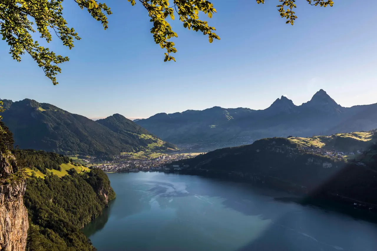 Seehotel Waldstätterhof in Brunnen – Panoramablick auf den Vierwaldstättersee und Berge | Wellnesshotel Zentralschweiz
