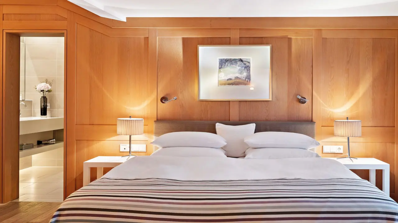 Sport- & Wellnesshotel Allgäu Sonne in Oberstaufen – Komfortables Doppelzimmer mit Holzelementen | Wellnesshotel Allgäu