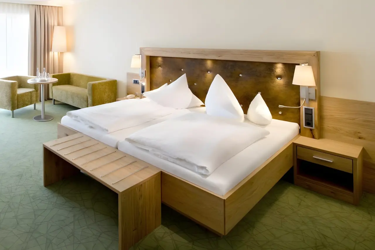 Parkhotel Bad Füssing in Bad Füssing – Komfortables Doppelzimmer mit Sitzbereich | Wellnesshotel Niederbayern